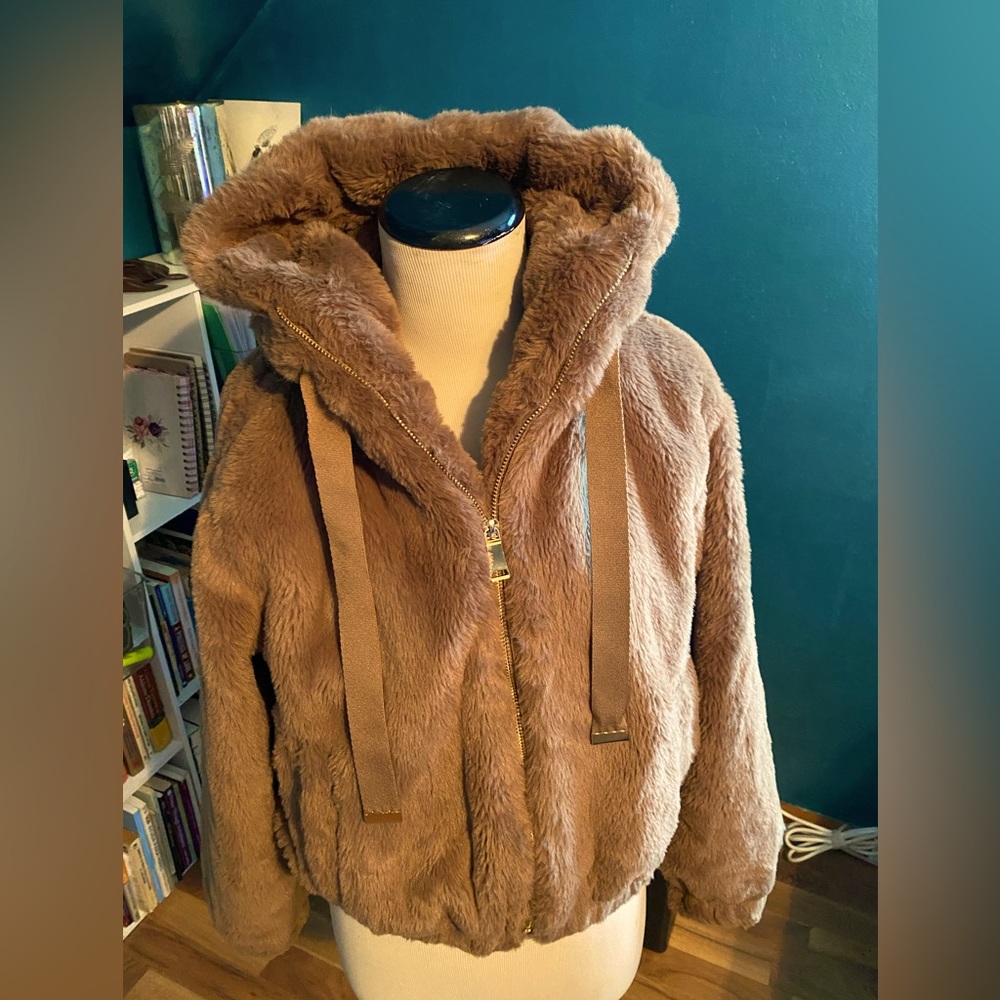 Like new gorgeous brown tan faux fur jacket coat
